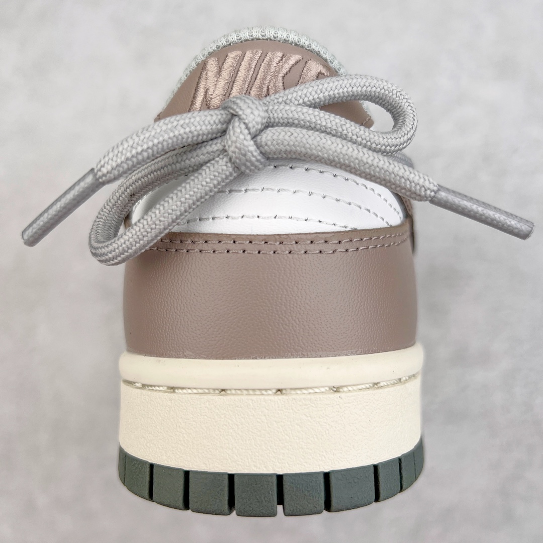 图片[8]-＃YC纯原福利 NK Dunk Low 可可拿铁 摩卡棕 DD1503-117 定制系列天花板 无原鞋不开发 全系列得物原鞋一比一校对开发 配色持续更新中 终端对接 优势输出 全套原厂楦头原纸板数据档案倾力打造 原汁原味莞产 极致还原 圈内最强针车工艺 高端零售指定版 广东原厂配套原盒原标 鞋盒分三个尺码段 原厂冲刀 超高清洁度 全鞋零毛边皮料切割 采用原厂百宏鞋带以及原厂百宏织唛舌标 内标可供原厂几率过验 进口原装条纹中底布 四线拉帮白色点胶 原厂拉帮手法遵循公司 原厂电绣 极致还原 尺码：35.5 36 36.5 37.5 38 38.5 39-选品中心