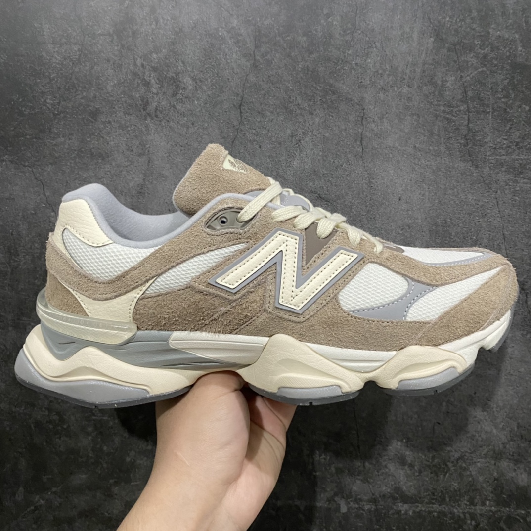 【纯原版】新百伦 New Balance NB9060 白粉翻毛U9060HSBn 全套原楦原纸板原厂数据开发 进口三明治网面 原装进口翻毛皮料正确绒感卡色 正确中底拉帮中底网布细节 原厂标裁 带紫光防伪 定制后跟透明水晶模块 冲裁组合 大底贴合程度胶水上色把控完美 整洁度挑战全网艺术家 多道序QC把关品质完善 匠心打造 耗时两个月开发完成 工艺极其复杂难度可想而知 新开独立私模大底 全网唯一正确六层组合大底 高端零售专供产物& Size：36 37 37.5 38 38.5 39 40 40.5 41 42 42.5 43 44 45.5 46.5-莆田鞋批发中心