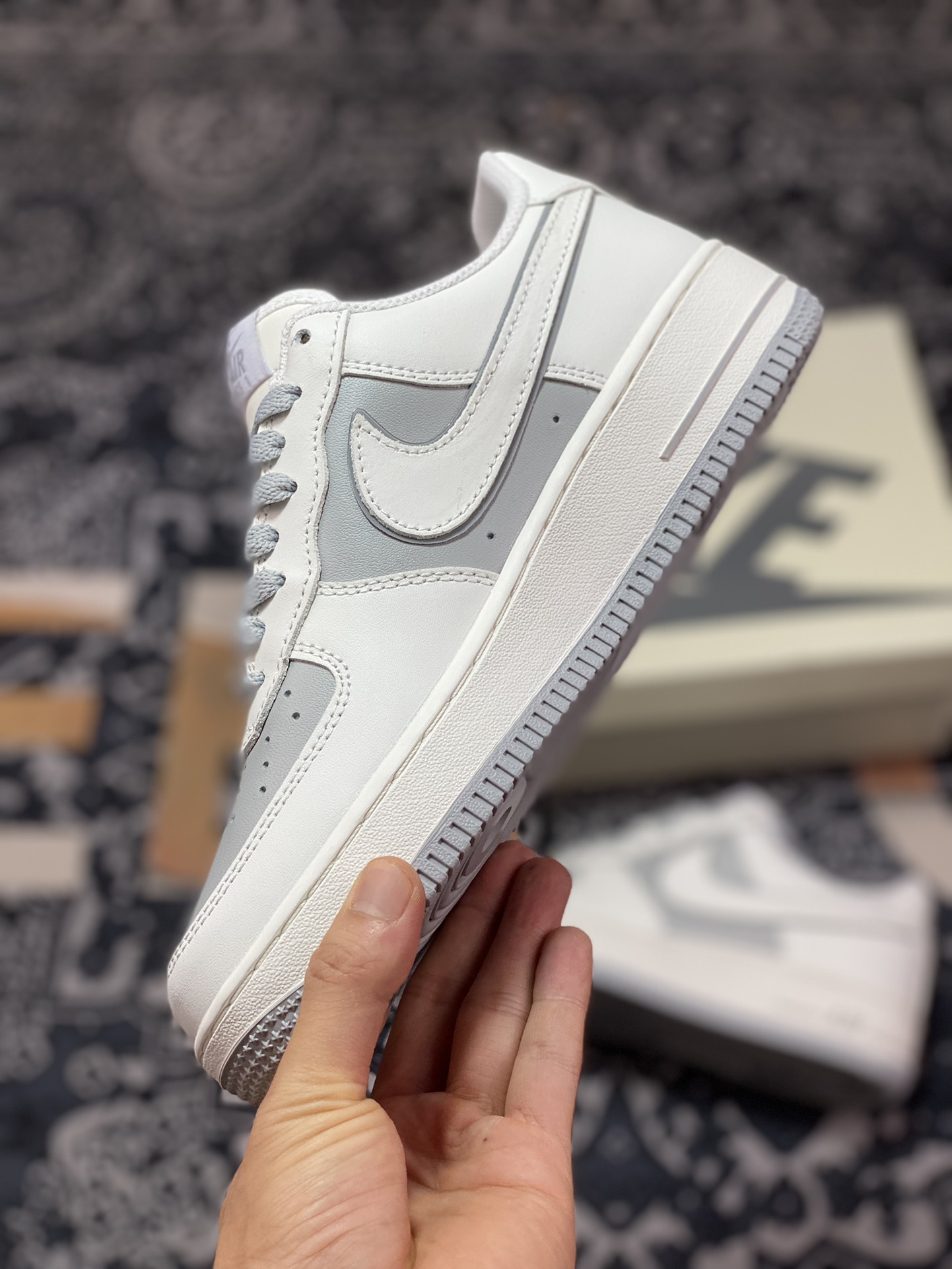 Nike Air Force 1'07 Low”White/Smoke Gray Air Force One sneakers ”leather white smoke gray stack hook” AV0303-726