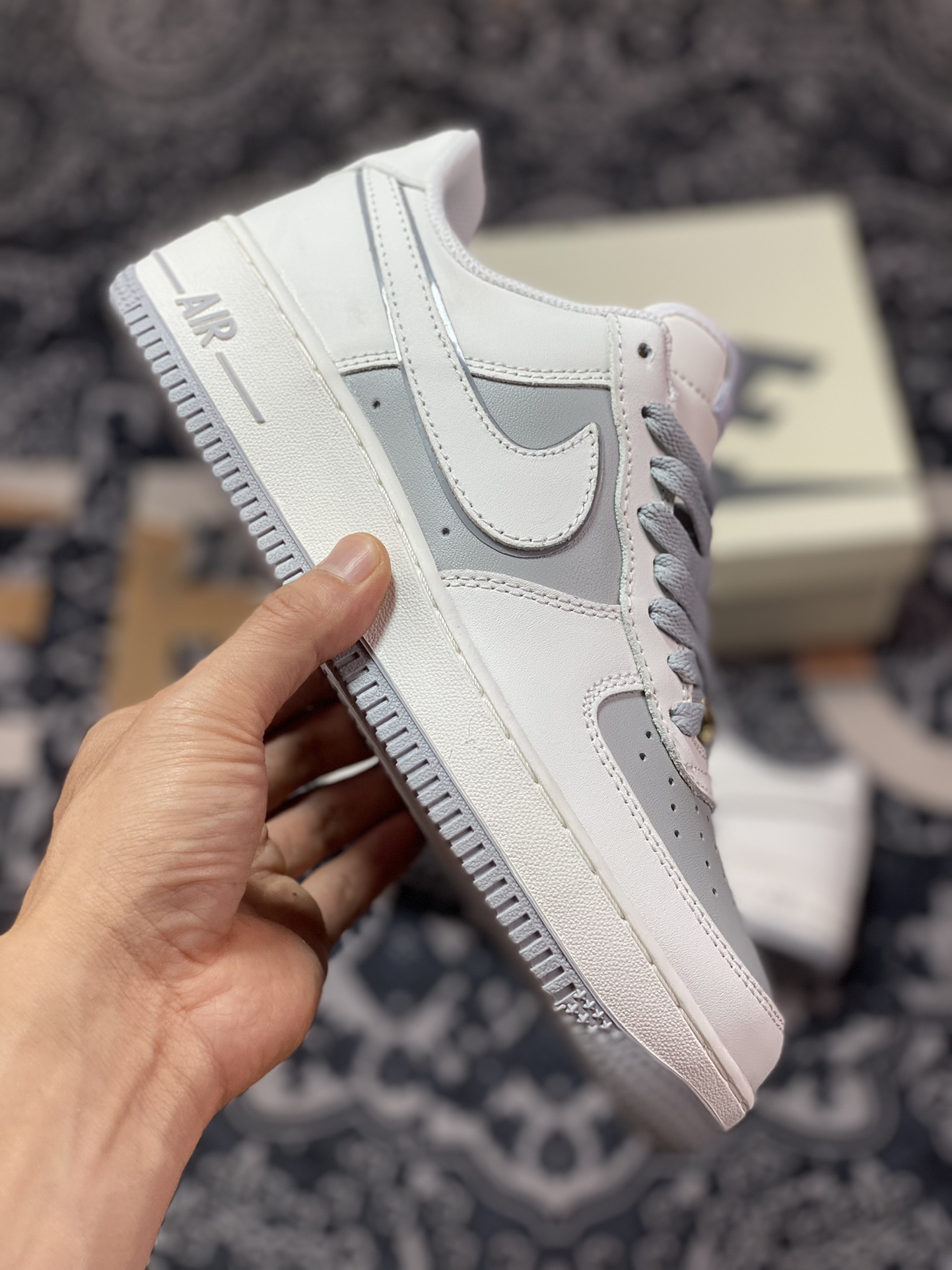 Nike Air Force 1'07 Low”White/Smoke Gray Air Force One sneakers ”leather white smoke gray stack hook” AV0303-726