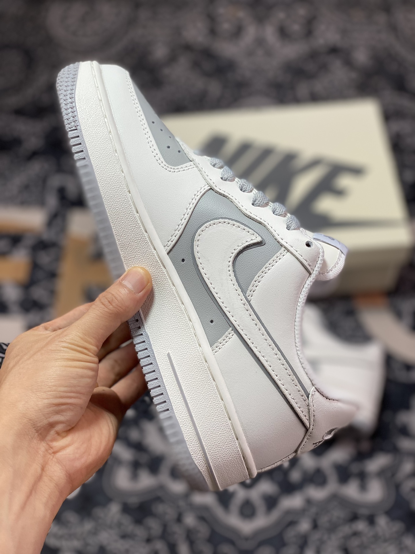 Nike Air Force 1'07 Low”White/Smoke Gray Air Force One sneakers ”leather white smoke gray stack hook” AV0303-726