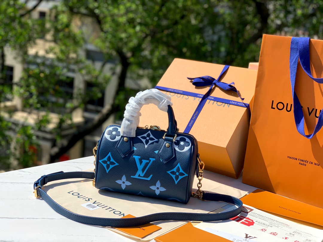 🌼 m46517尺寸 20.5×13.5×13cm渠道出货！愿称之为最美的LV s🌼Peedy20渐变蓝