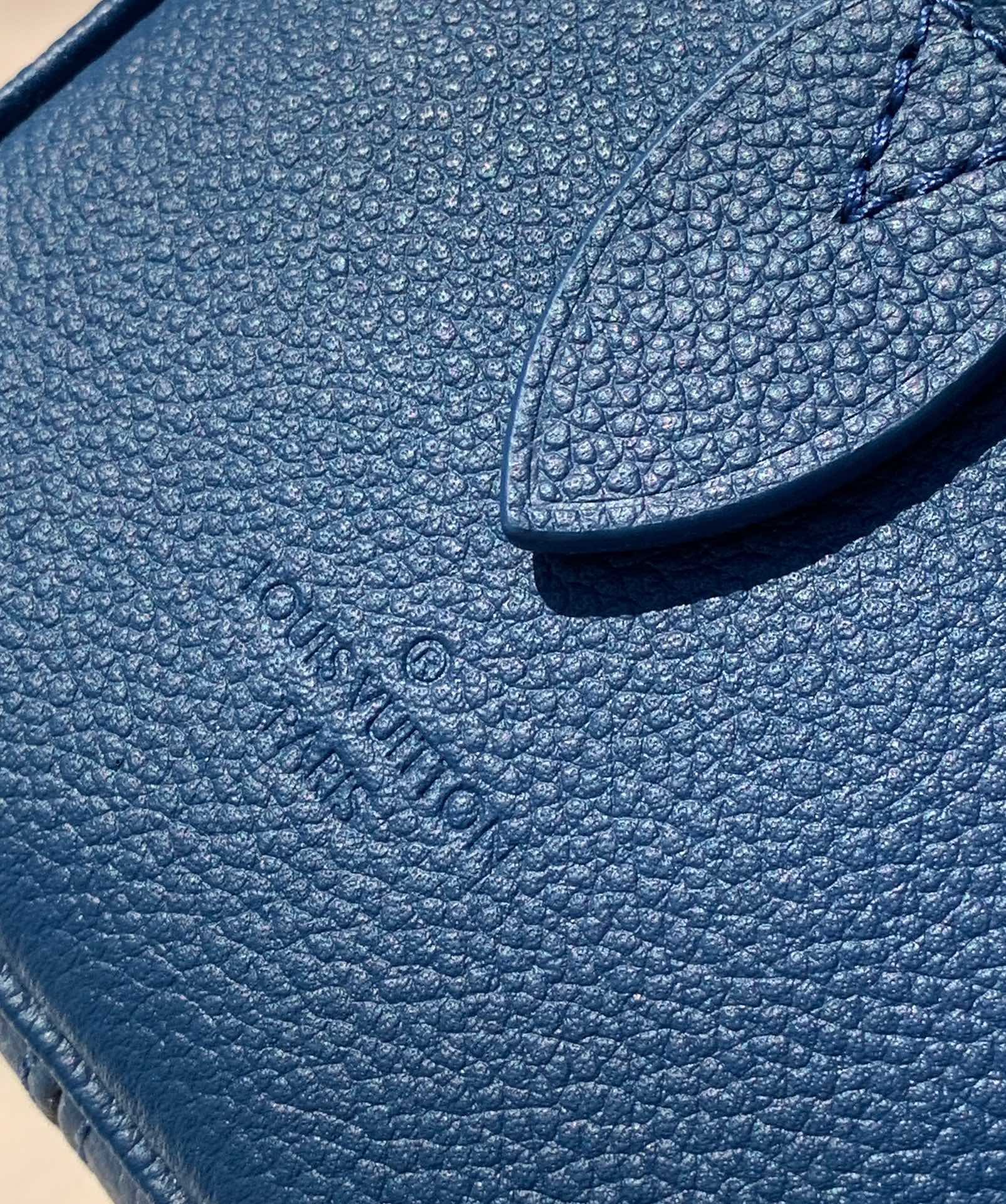 🌼 m46517尺寸 20.5×13.5×13cm渠道出货！愿称之为最美的LV s🌼Peedy20渐变蓝