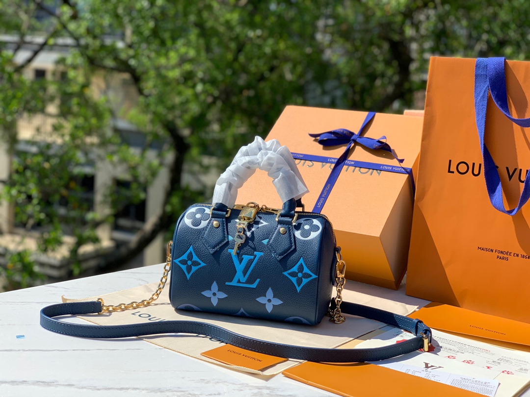 🌼 m46517尺寸 20.5×13.5×13cm渠道出货！愿称之为最美的LV s🌼Peedy20渐变蓝