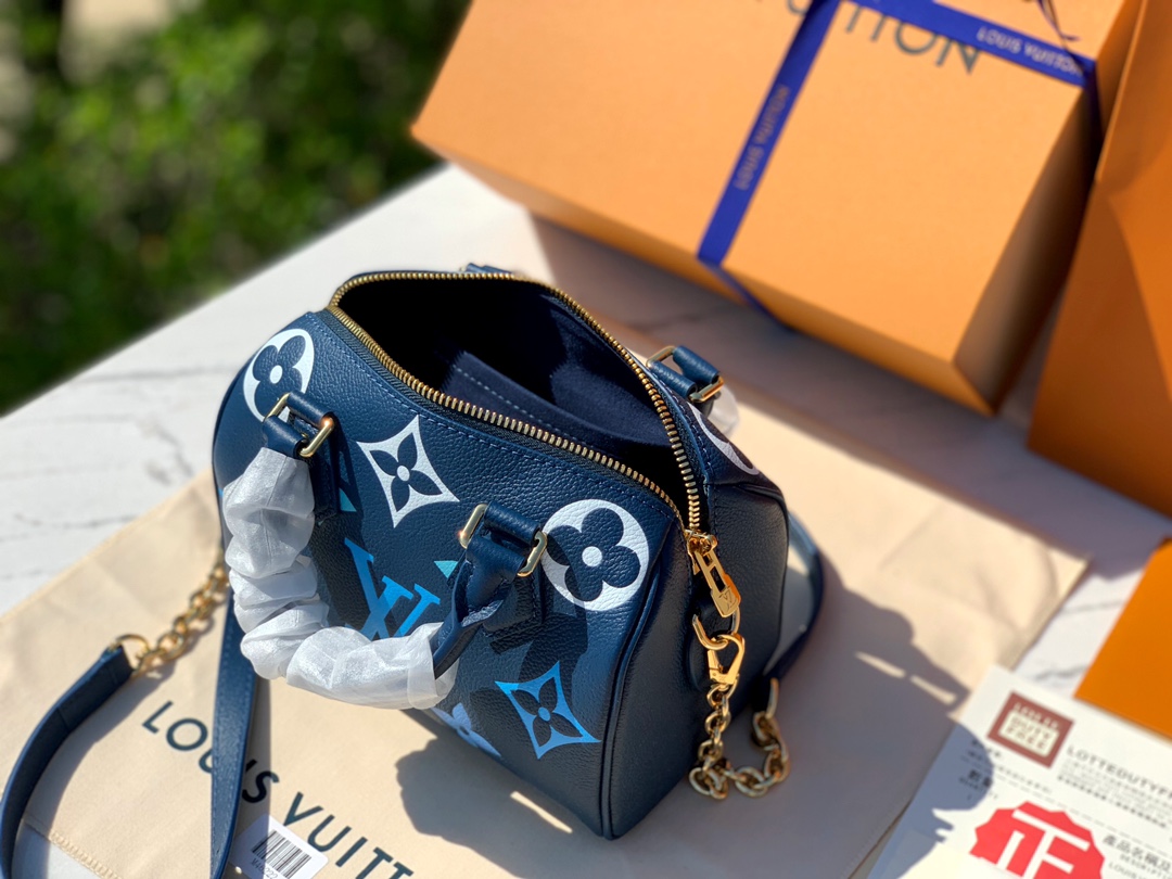 🌼 m46517尺寸 20.5×13.5×13cm渠道出货！愿称之为最美的LV s🌼Peedy20渐变蓝