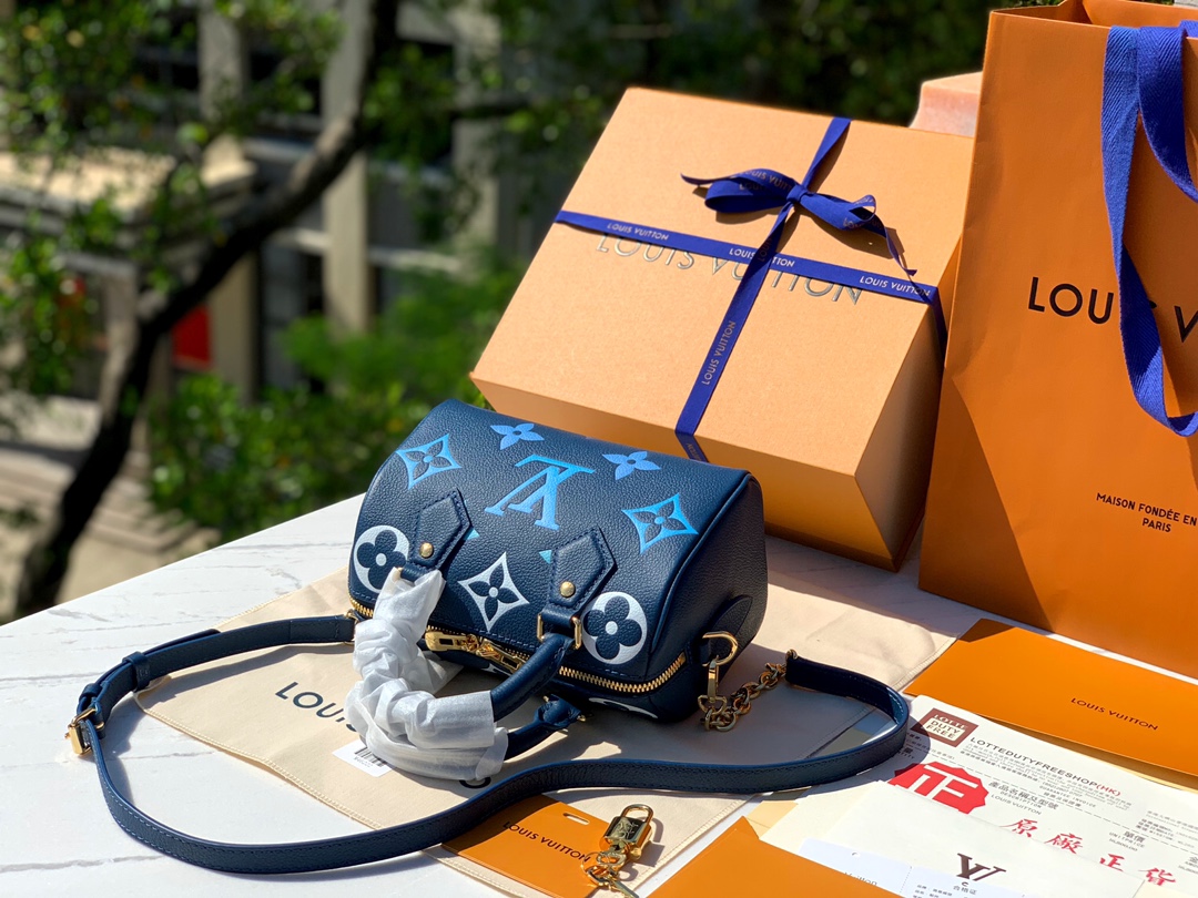 🌼 m46517尺寸 20.5×13.5×13cm渠道出货！愿称之为最美的LV s🌼Peedy20渐变蓝