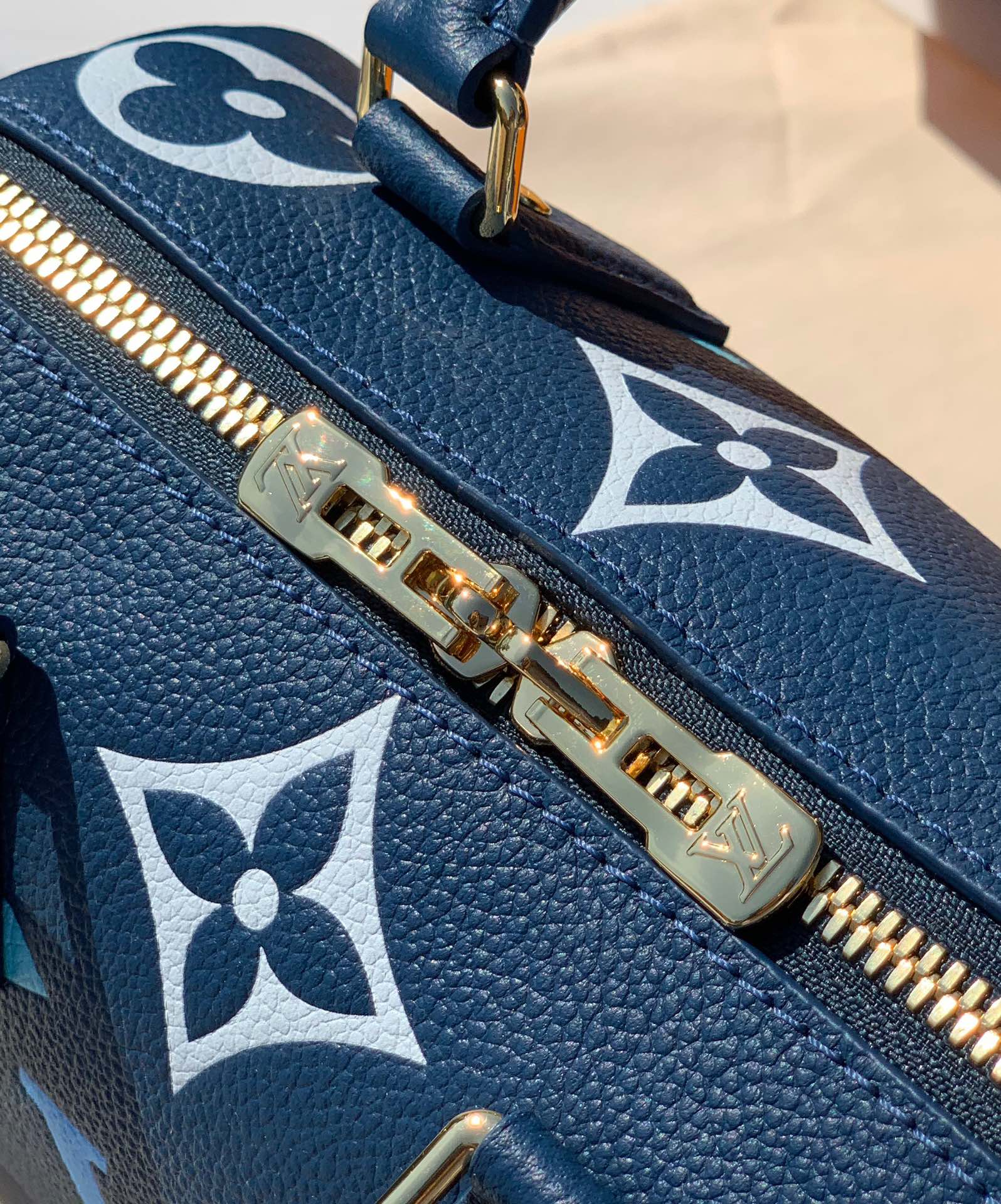 🌼 m46517尺寸 20.5×13.5×13cm渠道出货！愿称之为最美的LV s🌼Peedy20渐变蓝