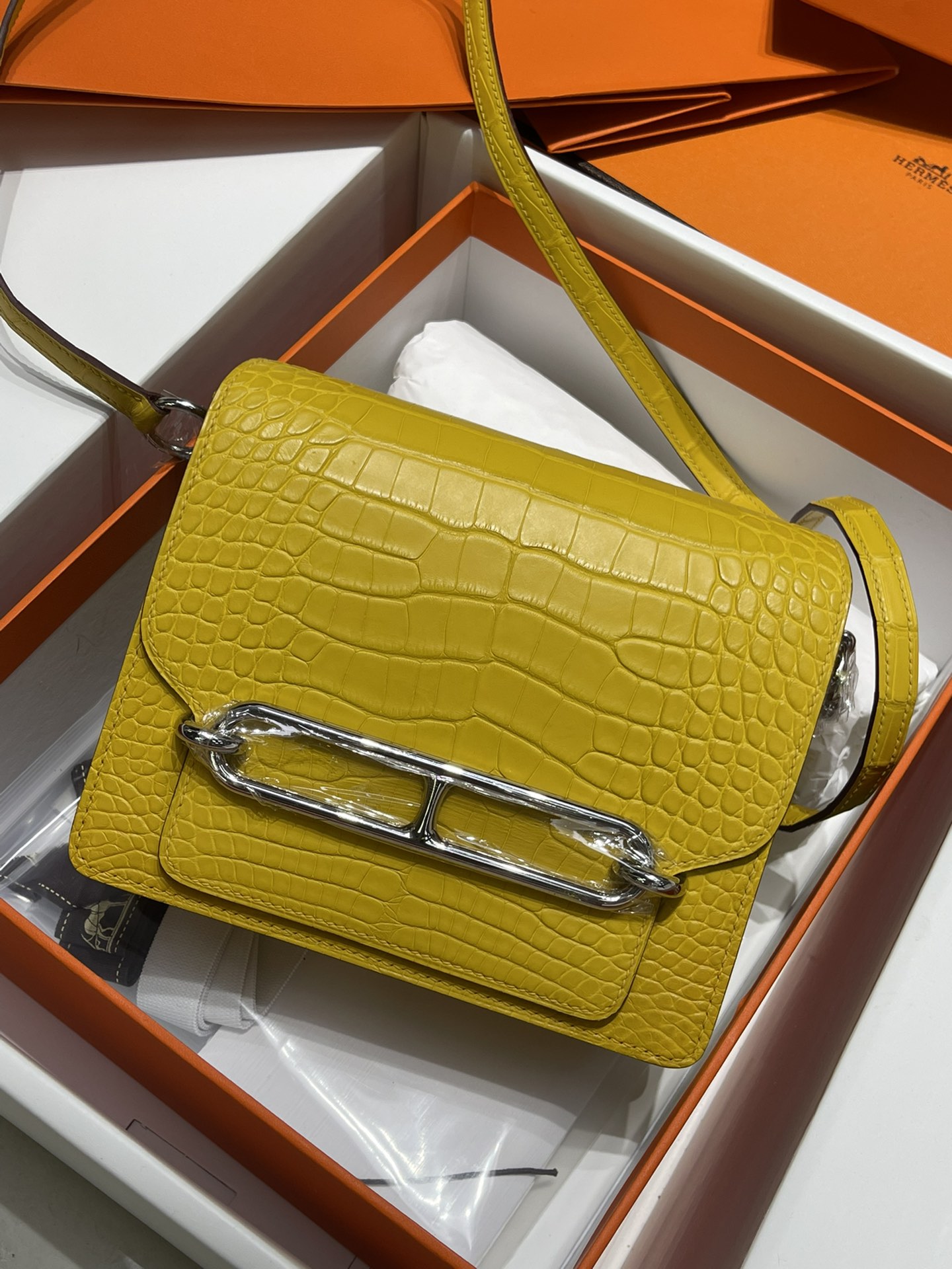 NO:700186,Pig nose, wax thread all hand sewn, imported American crocodile, real shot in stock, new release, amber yellow, all hand sewn, in stock, Hermes, Hermes, Hermes,19860909猪鼻子 蜡线全手缝 进口美洲鳄 实拍现货 新出 琥珀黄全手缝 现货,爱马仕,hermes,Hermes,,Bag