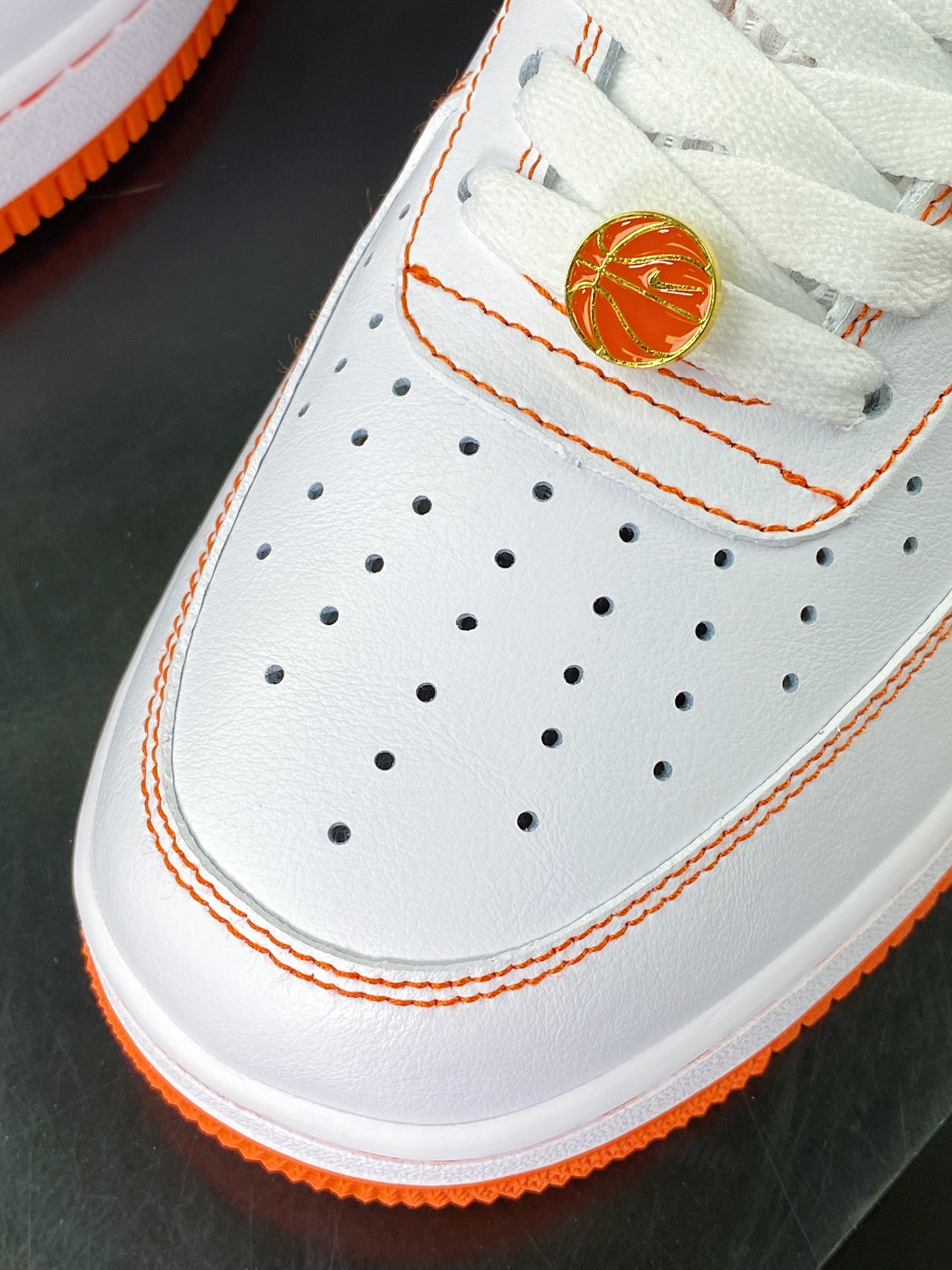 Air Force Low 1'07 ”Rucker Park” Air Force One classic low-top sneakers ”leather white and orange street ball” CT2585-100