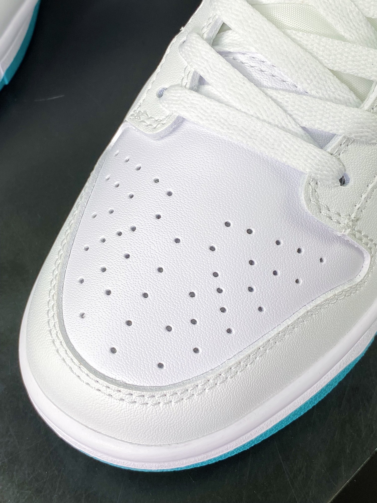 SB Dunk Low GS ”White Teal Green” dunk series low-top sneakers ”leather light gray blue” FD9911-101