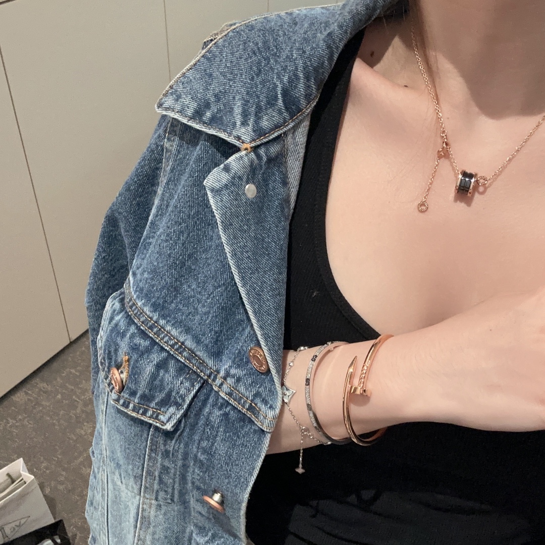 NO:677900,Casual and versatile items BD# three-ring black ceramic necklace RH011# nail polished gold bracelet thickly plated 18k rose gold ready to ship, necklace, bracelet, Cartier high-end jewelry19860909休闲百搭单品 BD#三环黑陶瓷项链 RH011#钉子光金手镯 厚镀18k玫瑰金 现货即发,,necklace,bracelet,卡迪亚高端饰品,Jewelry