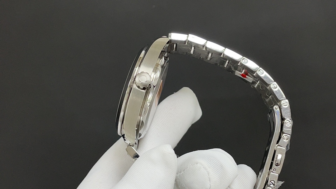 Omega 欧米茄 海马150