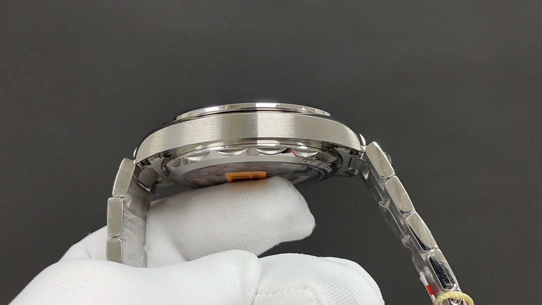 Omega 欧米茄 海马150