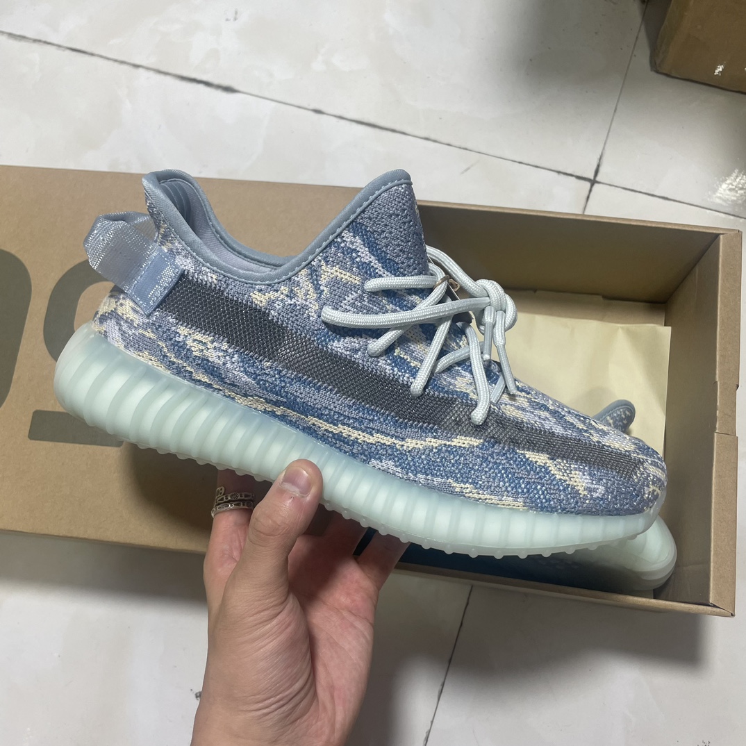 Serie Yeezy 350 GW3775