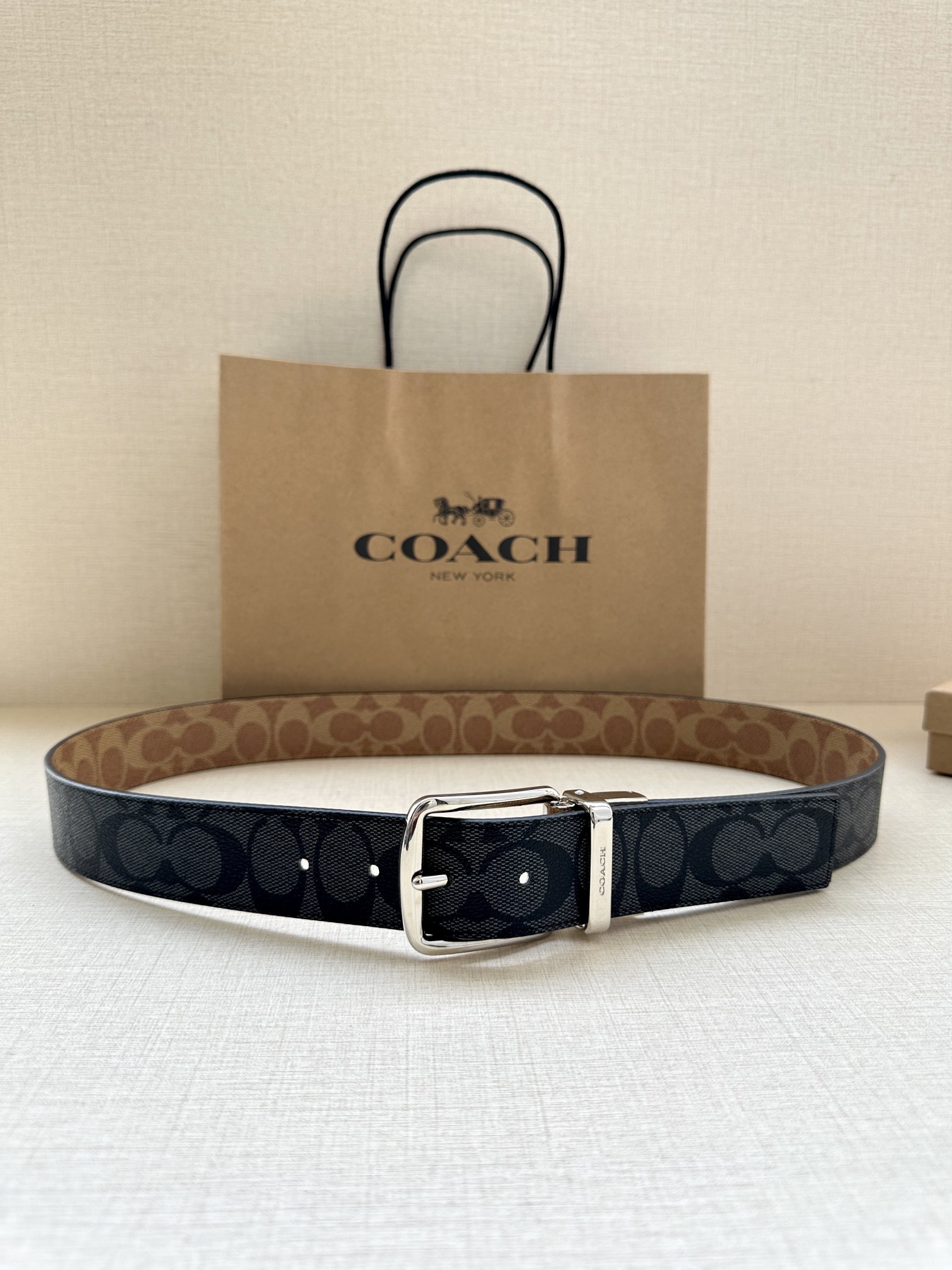 .7cm宽COACH这款双面腰带采用