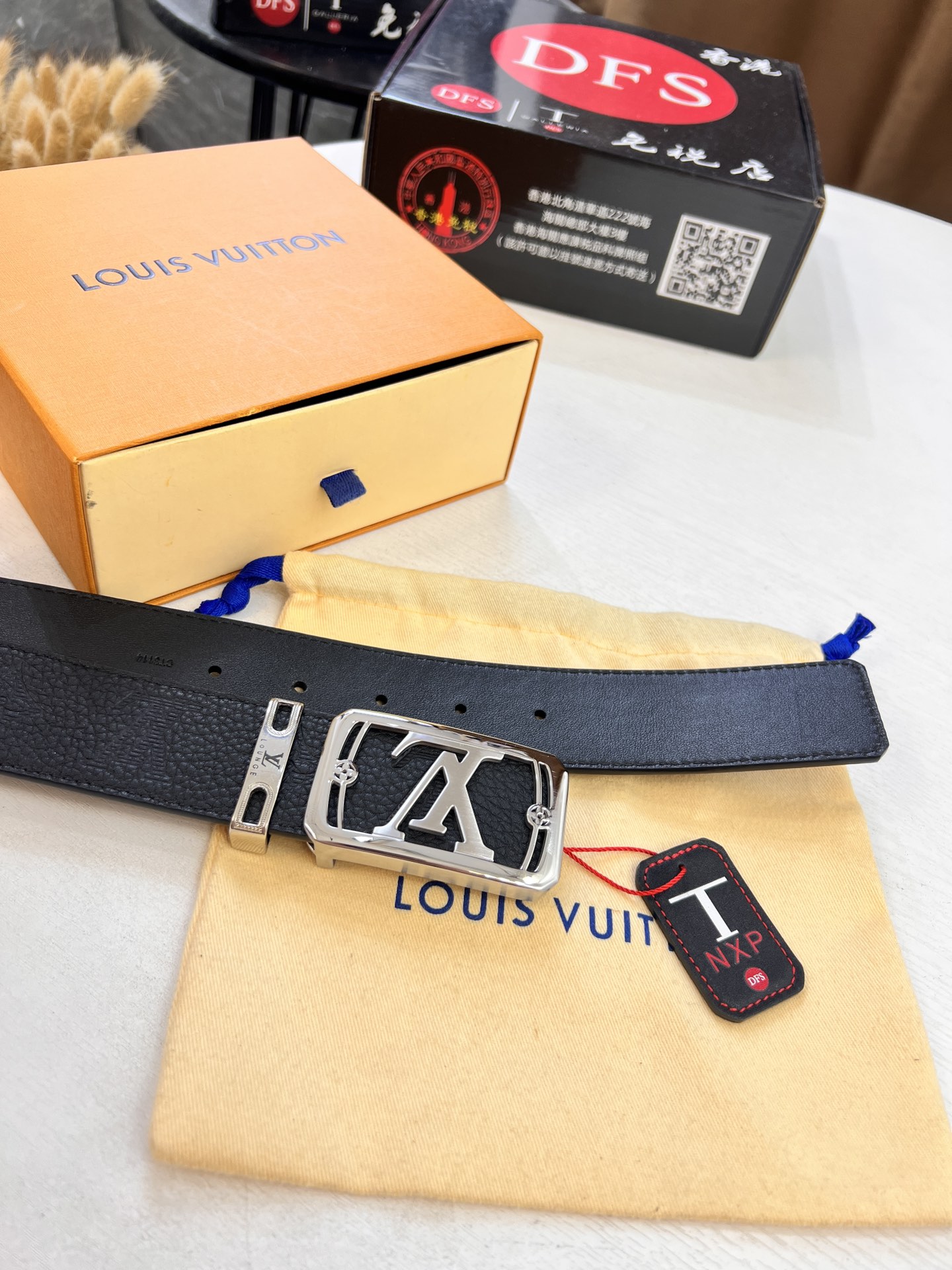 Lv腐蚀穿精钢新款五金 路易威登皮带 意大利进口荔枝纹小牛皮进口皮 荔枝纹 正装男士甄选腰带