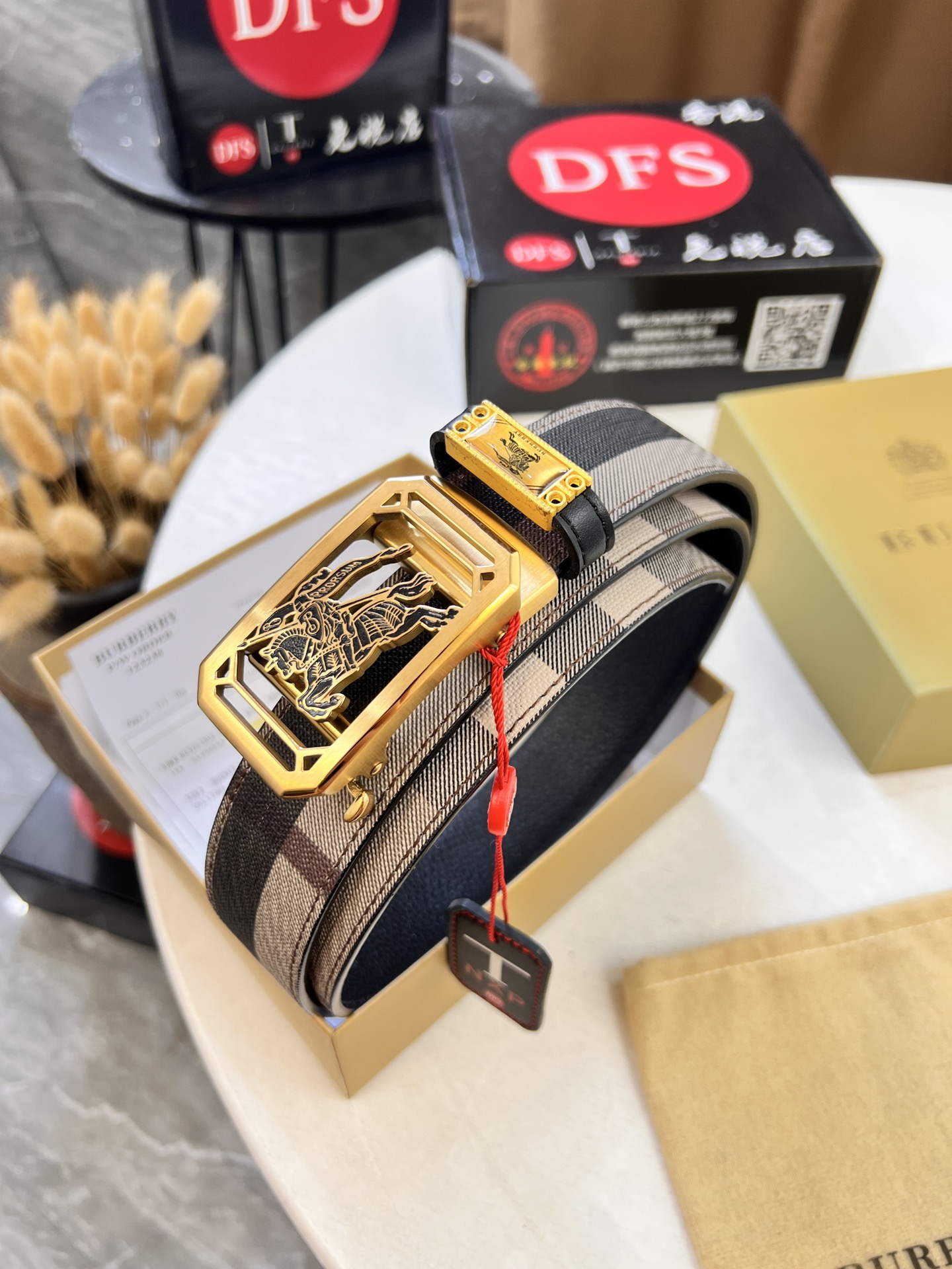 主推荐 实物拍摄 巴宝莉自动扣皮带 宽度3.5cm