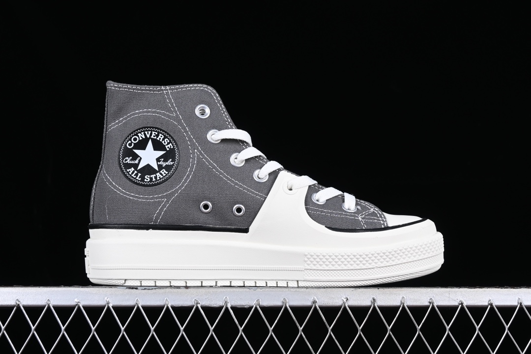 💰160纯原
Converse All Star Construct 硬壳 匡威官方 防滑耐磨休闲运动鞋 A05116C
#鞋身整体以经典的灰色1970s为原型,Construct系列采用了复古篮球鞋的EVA中底,厚度增高了2cm左右。前掌部分的“盔甲”包边从中底上翻至第三个鞋带孔,极具解构风格。内里部分也进行了加厚处理,触感像是一层海绵,提供更加舒适的脚感的同时,也更适合春季穿着。鞋垫采用了OrthoLite 鞋垫,带来更舒适的脚感体验,外底则是菱形纹+人字形纹路,更加防滑耐磨。
尺码:35 36 36.5 37 37.5 38 39 39.5 40 41 41.5 42 42.5 43 44 M.C3