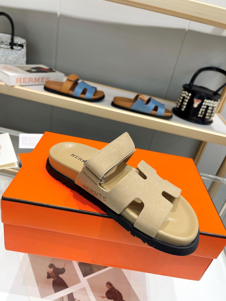 NO:246162,...HERMES Chyre Second Uncle Sandals, popular slippers are on the market. The counter original shoe is carefully made with a mold opening, a luxury product that big-name stars love the most, high-quality creates classics, welcome to turn to pictures and sell them!  Size 35-44, slippers, hermes, hermes, sandals, slippers19860909……HERMES爱马仕Chyre二舅凉鞋 爆款拖鞋火爆上市.专柜原版鞋开模精心制作,大牌明星最爱的奢侈品,高品质铸就经典,欢迎转图片爆卖！ 35-44码,拖鞋,hermes,hermes,sandals,slippers,Women's Shoes