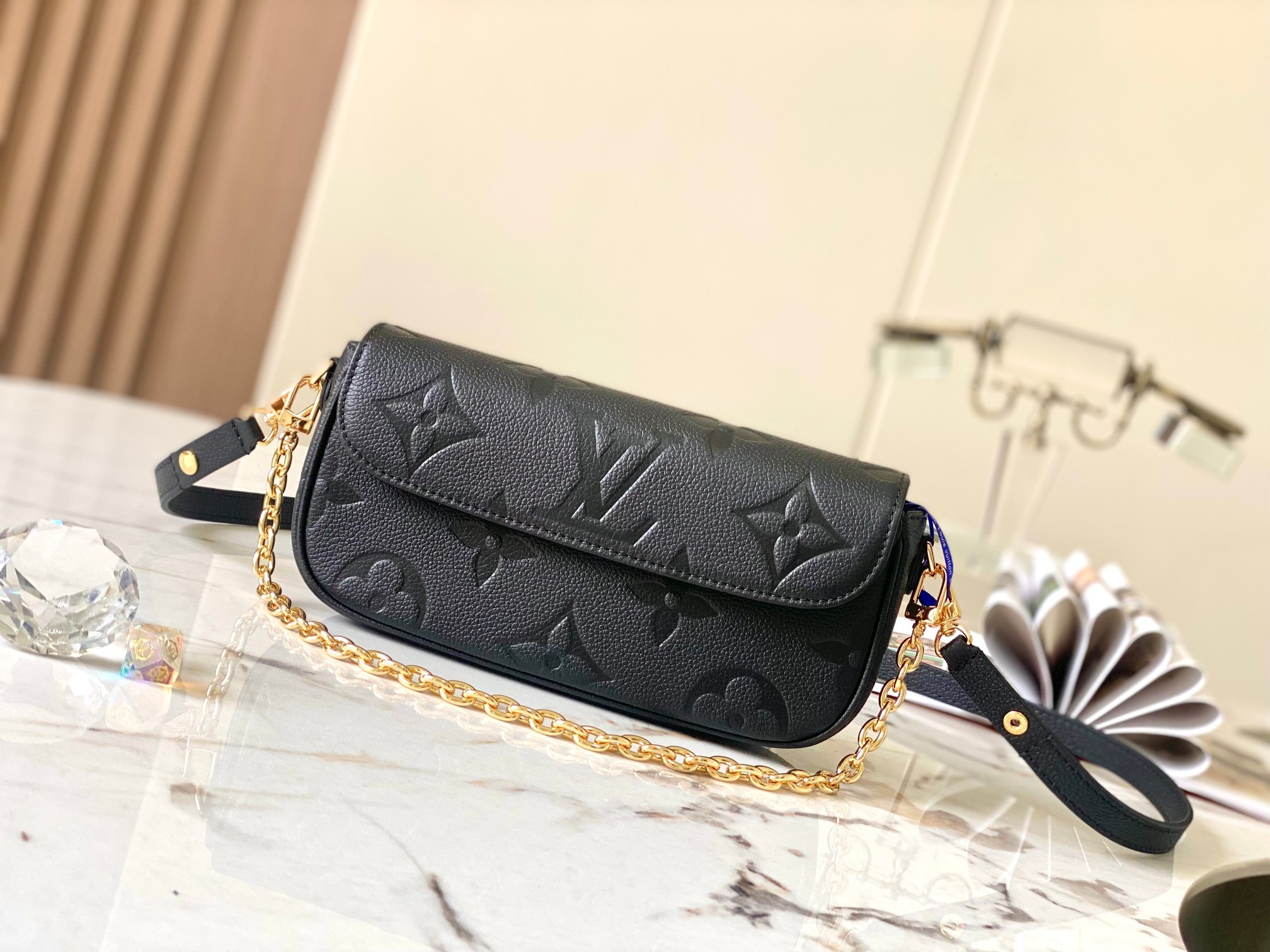 特级原厂皮全钢五金M82211黑色压花WalletOnChain手袋取材Monogram帆布灵感源自20