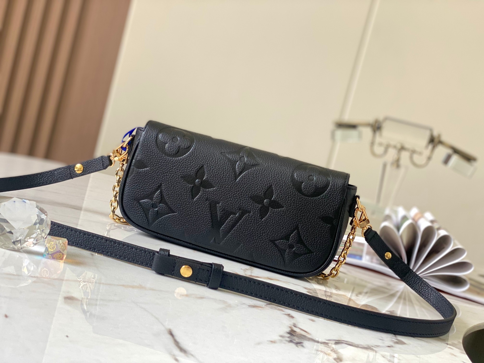 特级原厂皮全钢五金M82211黑色压花WalletOnChain手袋取材Monogram帆布灵感源自20