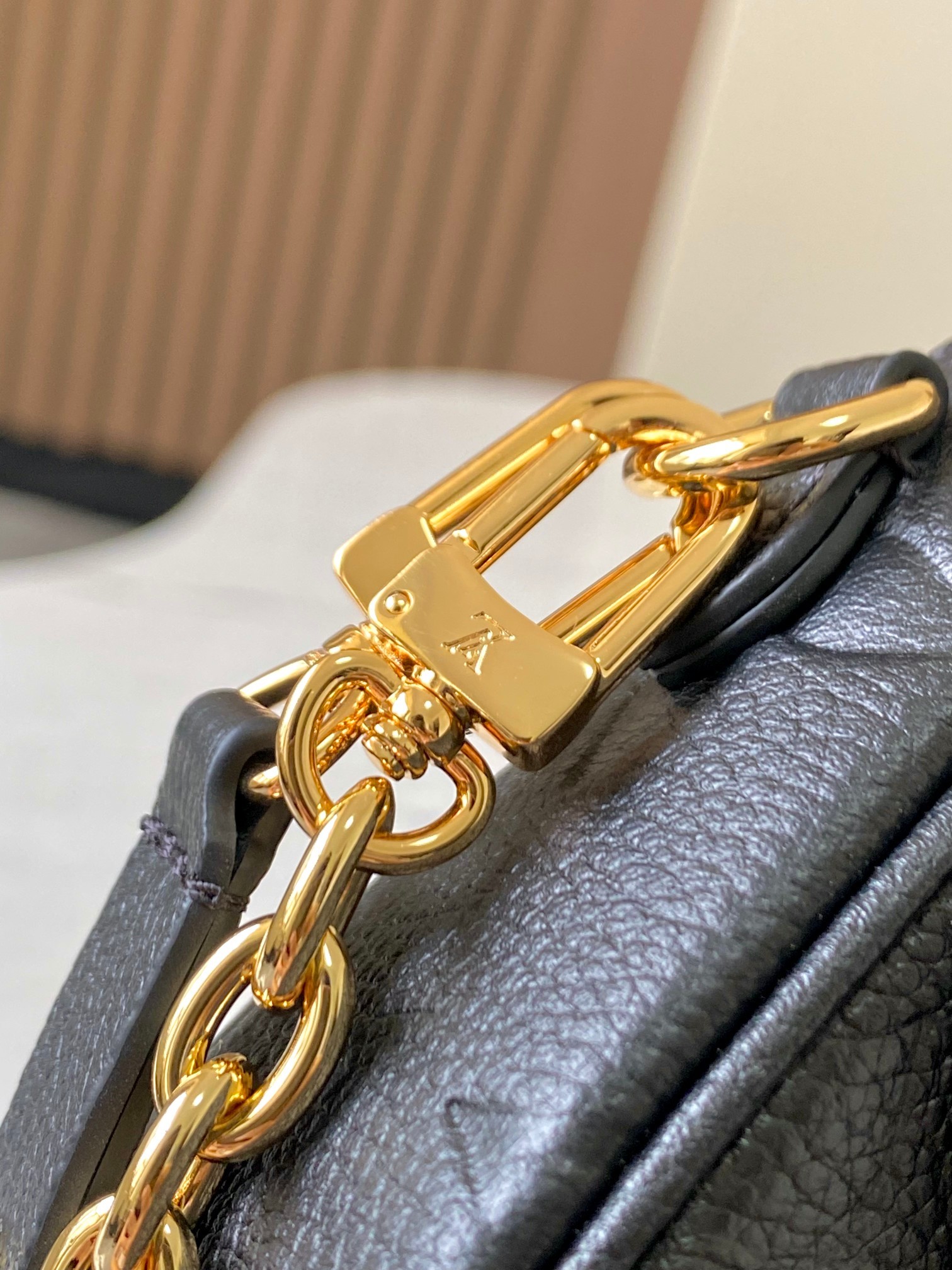 特级原厂皮全钢五金M82211黑色压花WalletOnChain手袋取材Monogram帆布灵感源自20