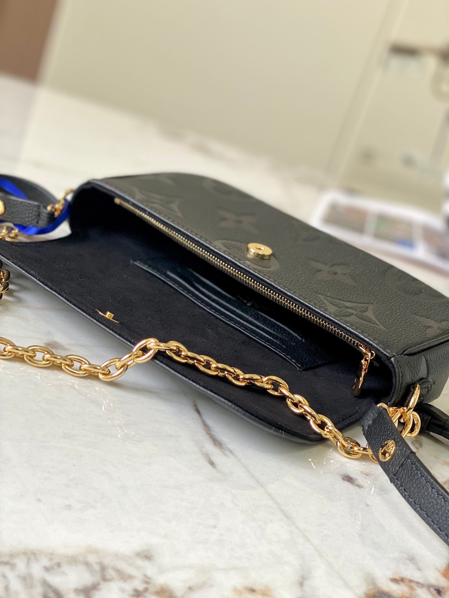 特级原厂皮全钢五金M82211黑色压花WalletOnChain手袋取材Monogram帆布灵感源自20