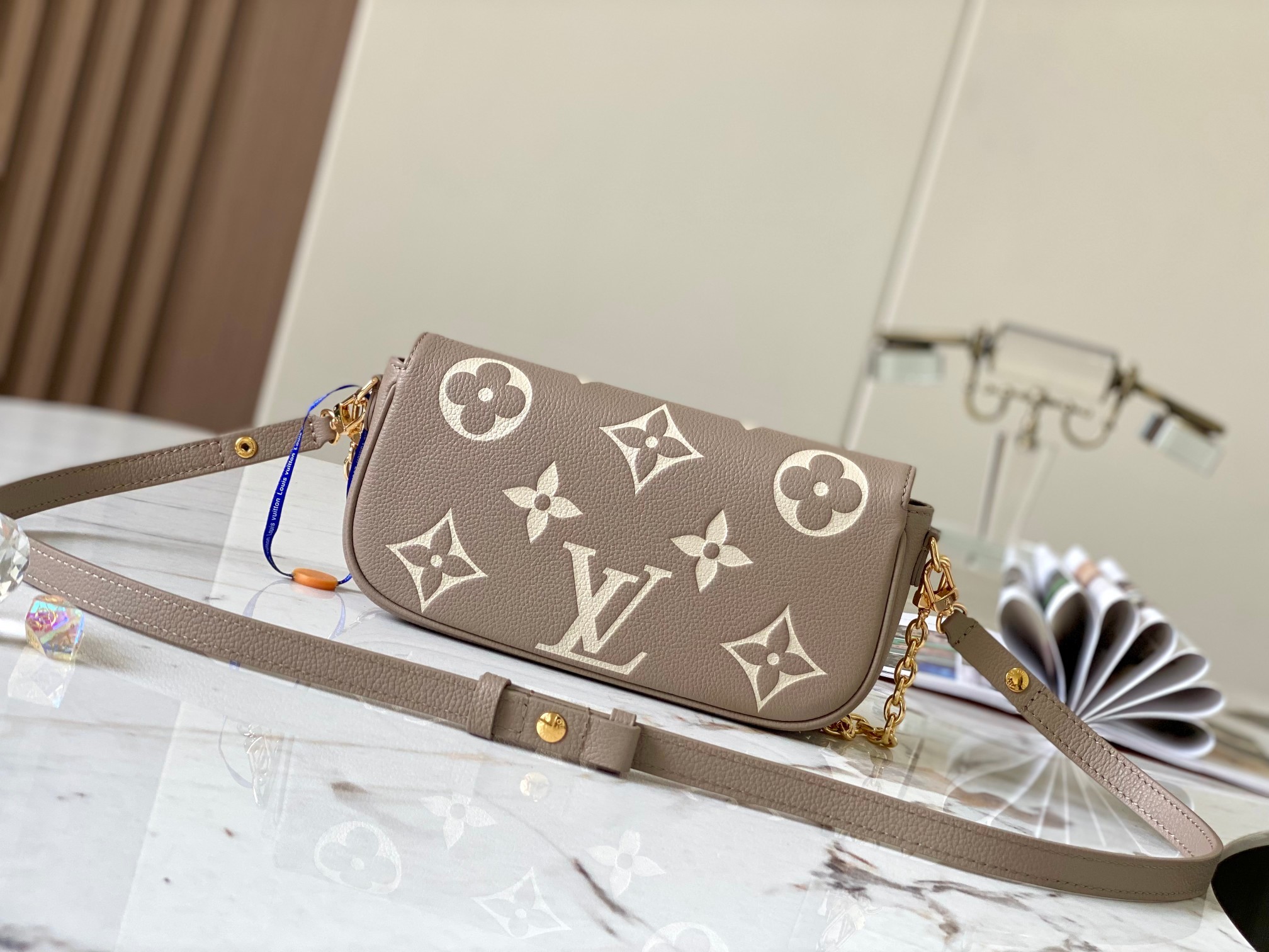 特级原厂皮全钢五金M82154大象灰色丝印压花WalletOnChain手袋取材Monogram帆布灵感