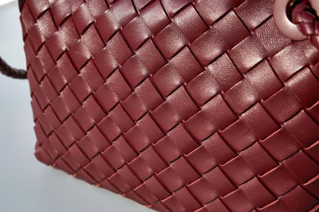 BottegaVeneta2023夏季系列Andiamo手袋大牌明星相继撞款!刘雯杜鹃井柏然米卡郭采洁等
