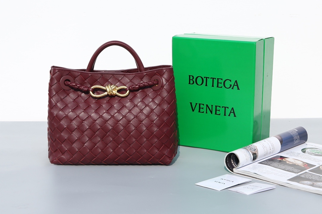 BottegaVeneta2023夏季系列Andiamo手袋大牌明星相继撞款!刘雯杜鹃井柏然米卡郭采洁等