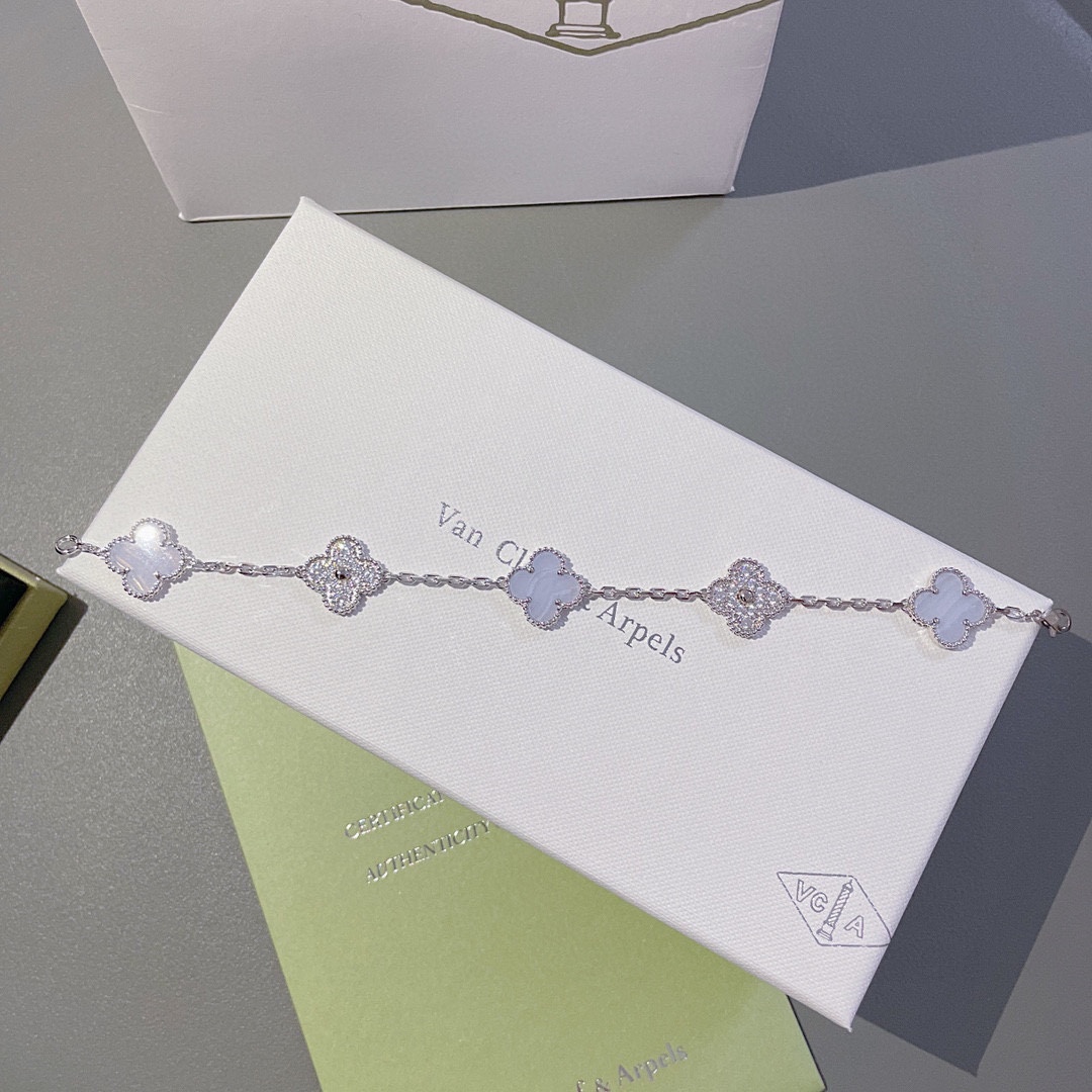 Five-Motif Clover Bracelet - Comprehensive 3
