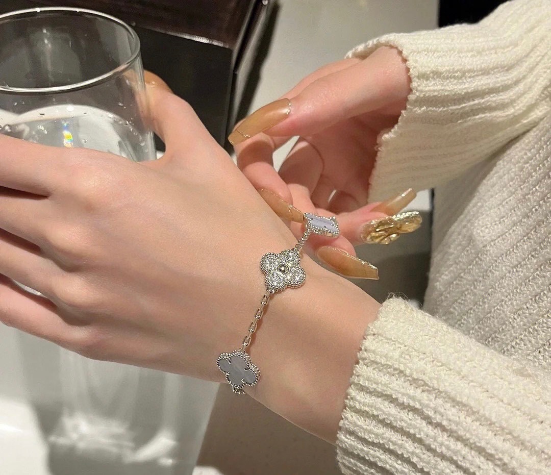 Five-Motif Clover Bracelet - Comprehensive 7