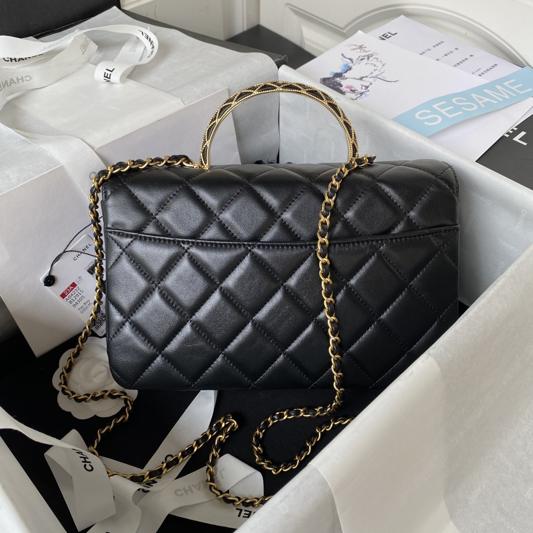 [Chanel Women
