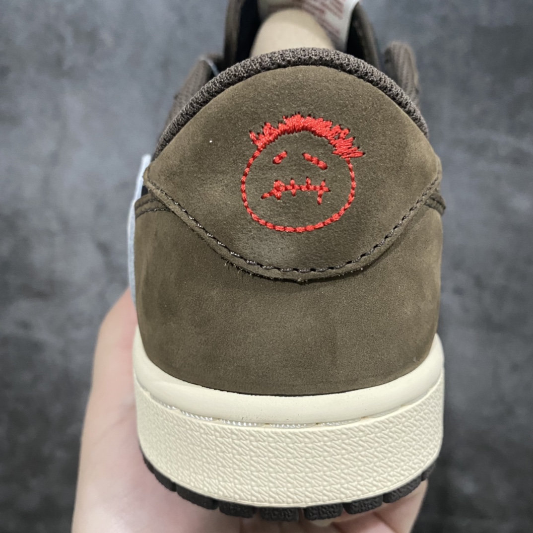 【PK纯原】 Air Jordan 1 x Travis ScottnAJ1 x TS联名黑棕倒钩一代CQ4277-001n市场各大代号纯原版本中最推荐版本n原厂皮料无色差 细节多次校对 高端零售不翻车n针车效果同步原鞋 刺绣拉到原厂定做n原楦原纸板开发 后跟弧度收口自然不对折极致一眼正品既视感 进口玻璃冲刀皮料裁剪零毛边承诺百分百一致原鞋 鞋面清洁度最高 QC检验标准 控制溢胶 鞋盒、防尘纸 配件鞋带 均采购来自原厂 尺码：36-47.5-莆田鞋批发中心