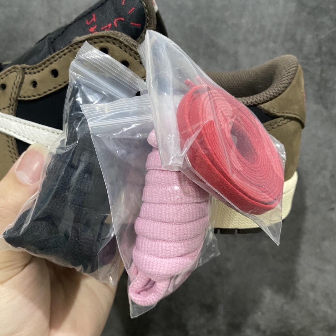 图片[8]-【PK纯原】 Air Jordan 1 x Travis ScottnAJ1 x TS联名黑棕倒钩一代CQ4277-001n市场各大代号纯原版本中最推荐版本n原厂皮料无色差 细节多次校对 高端零售不翻车n针车效果同步原鞋 刺绣拉到原厂定做n原楦原纸板开发 后跟弧度收口自然不对折极致一眼正品既视感 进口玻璃冲刀皮料裁剪零毛边承诺百分百一致原鞋 鞋面清洁度最高 QC检验标准 控制溢胶 鞋盒、防尘纸 配件鞋带 均采购来自原厂 尺码：36-47.5-莆田鞋批发中心