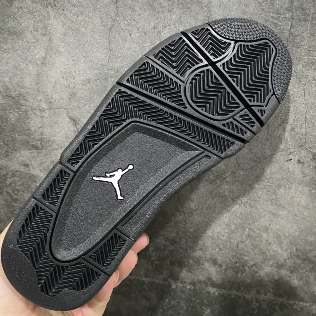 图片[9]-【LJR版】Air Jordan AJ4 Retro \”Black Cat\” 黑猫 CU1110-010n圈内公认最强四代 全套原纸板楦头开发 原厂皮料 完美版型 一比一鞋头弧度高度鞋身弧度 数据细节工艺流程均保持原鞋一致 原厂TPU网格鞋带扣 正确内里网布 菱角分明不变形无多余毛边 柔软性质感一致于原鞋 市场唯一原厂鞋扣模具 背面可见隐藏注塑口 原厂织唛标 原厂飞人电绣工艺 尾指中部跳三针 独家绑鞋带手法 印刷中底布 四线拉帮 米色美纹纸贴合固定 进口港宝加持 后跟自然饱满 全鞋荧光划线卡点 追求极致完美 每一双都是工艺品 多重QC质检 超越公司货的品控标准 实实在在的免检产品 尺码：40.5 41 42 42.5 43 44 44.5 45 46 47.5-莆田鞋批发中心