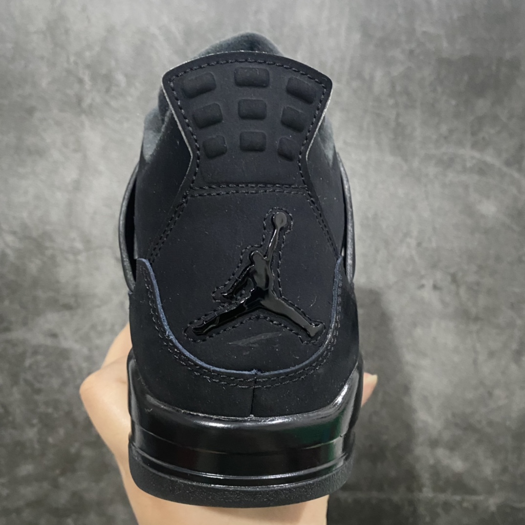 图片[4]-【LJR版】Air Jordan AJ4 Retro \”Black Cat\” 黑猫 CU1110-010n圈内公认最强四代 全套原纸板楦头开发 原厂皮料 完美版型 一比一鞋头弧度高度鞋身弧度 数据细节工艺流程均保持原鞋一致 原厂TPU网格鞋带扣 正确内里网布 菱角分明不变形无多余毛边 柔软性质感一致于原鞋 市场唯一原厂鞋扣模具 背面可见隐藏注塑口 原厂织唛标 原厂飞人电绣工艺 尾指中部跳三针 独家绑鞋带手法 印刷中底布 四线拉帮 米色美纹纸贴合固定 进口港宝加持 后跟自然饱满 全鞋荧光划线卡点 追求极致完美 每一双都是工艺品 多重QC质检 超越公司货的品控标准 实实在在的免检产品 尺码：40.5 41 42 42.5 43 44 44.5 45 46 47.5-莆田鞋批发中心