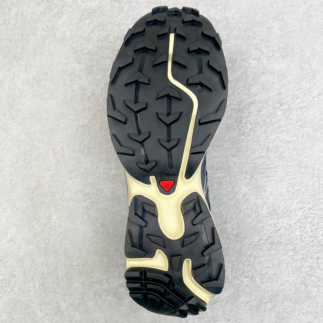 图片[9]-＃绿X/GX 纯原福利 Salomon XT-6 萨洛蒙复古潮流户外机能登山跑鞋 纯原外贸平台特供订单 耗时半年巨作 全套原纸板楦头开发 原厂特供网布配套加持 确保原汁原味 完美呈现版型 原档数据独家私模五层组合大底 男女鞋同步官方开发至46.5 原装Ortholite轻量化鞋垫 中底布带钢印编号 原厂TPU锁扣 进口港宝加持 后跟自然饱满 还原公司包裹性 鞋面以“锯齿”状的包裹系统呈现 在基色底之下加入了各种色点缀 将公司的最新技术和时尚前卫的造型融入耐用的长跑款式中 鞋面由 TPU 薄膜制成 并焊接在高耐磨网眼上 使其既时尚又坚固 由 ACS底盘支撑 可增强稳定性和支撑力 以及由橡胶凸耳 Contragrip外底覆盖的 EVA 缓冲中底 旨在应对崎岖的地形 鞋舌上的彩色Salomon 标签、Quicklace 系统以及鞋头、鞋舌和鞋跟上的附加品牌使细节更加完美 让穿着者可以轻松驾驭户外与通勤下的任何运动生活场景 无缝鞋身户外随意纵横 颜值与脚感兼备 出街通勤 绝对非常吸睛 你值得拥有 尺码：36 36.5 37.5 38 38.5 39 40 40.5 41 42 42.5 43 44 44.5 45 46 46.5 注意：偏小1码-选品中心