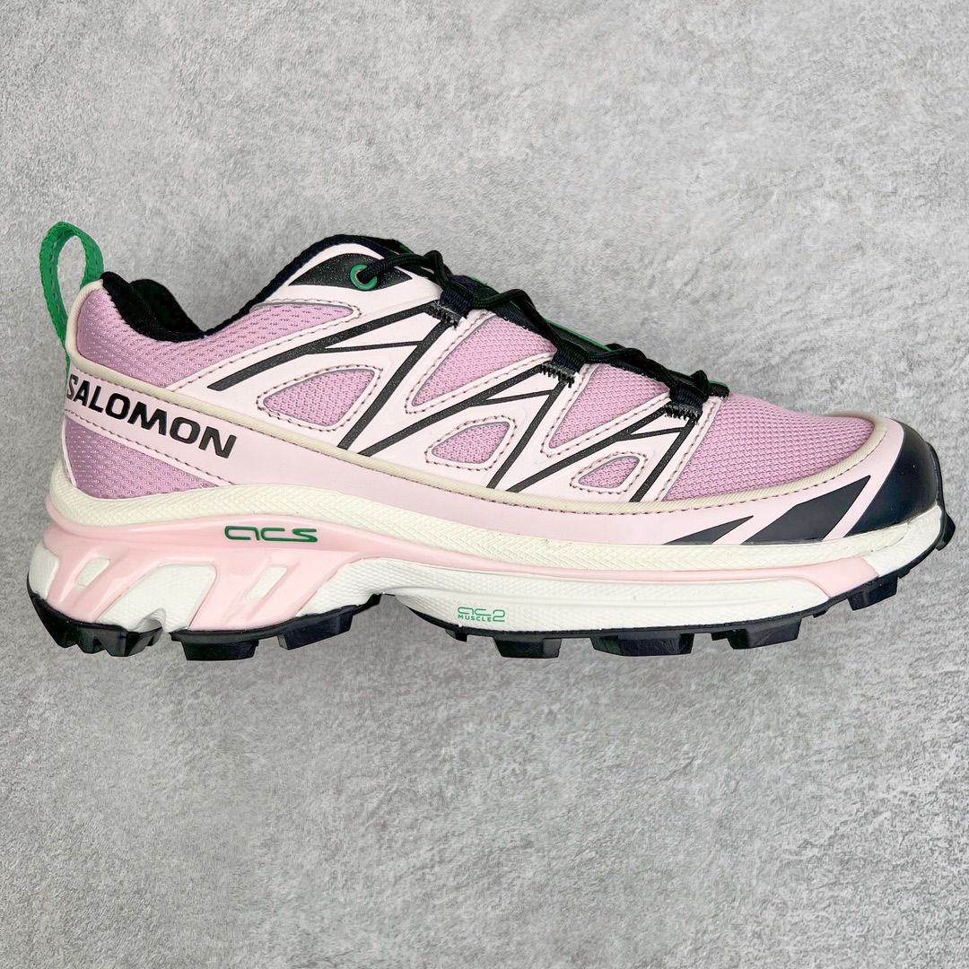 ＃绿X/GX 纯原福利 Salomon XT-6 萨洛蒙复古潮流户外机能登山跑鞋 纯原外贸平台特供订单 耗时半年巨作 全套原纸板楦头开发 原厂特供网布配套加持 确保原汁原味 完美呈现版型 原档数据独家私模五层组合大底 男女鞋同步官方开发至46.5 原装Ortholite轻量化鞋垫 中底布带钢印编号 原厂TPU锁扣 进口港宝加持 后跟自然饱满 还原公司包裹性 鞋面以“锯齿”状的包裹系统呈现 在基色底之下加入了各种色点缀 将公司的最新技术和时尚前卫的造型融入耐用的长跑款式中 鞋面由 TPU 薄膜制成 并焊接在高耐磨网眼上 使其既时尚又坚固 由 ACS底盘支撑 可增强稳定性和支撑力 以及由橡胶凸耳 Contragrip外底覆盖的 EVA 缓冲中底 旨在应对崎岖的地形 鞋舌上的彩色Salomon 标签、Quicklace 系统以及鞋头、鞋舌和鞋跟上的附加品牌使细节更加完美 让穿着者可以轻松驾驭户外与通勤下的任何运动生活场景 无缝鞋身户外随意纵横 颜值与脚感兼备 出街通勤 绝对非常吸睛 你值得拥有 尺码：36 36.5 37.5 38 38.5 39 40 40.5 41 42 42.5 43 44 44.5 45 46 46.5 注意：偏小1码-选品中心