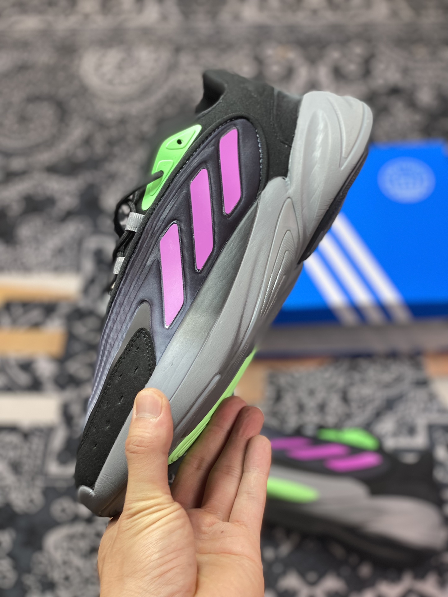 Adidas Clover Originals Ozelia series low-top jogging shoes ”mesh gradient black gray purple fluorescent green” H04249