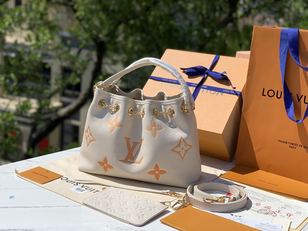 🌼尺寸 28×20×11.5cm渠道订单！LV 全皮链条包水桶包系列，M46545米白丝印，当季新款 S