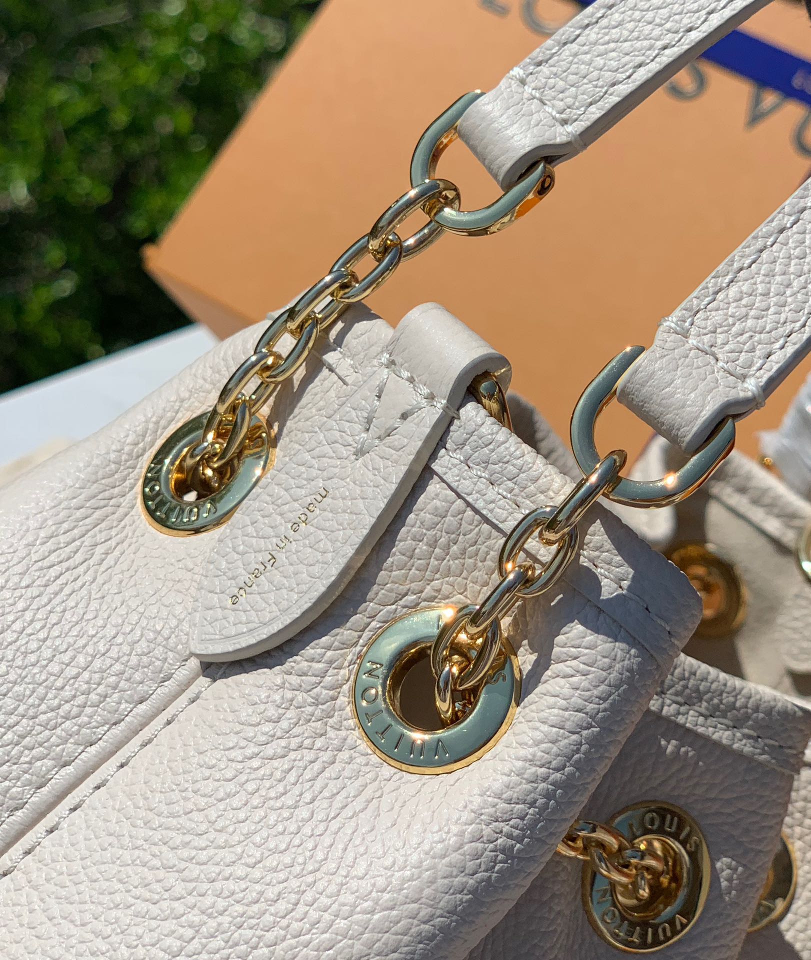 🌼尺寸 28×20×11.5cm渠道订单！LV 全皮链条包水桶包系列，M46545米白丝印，当季新款 S