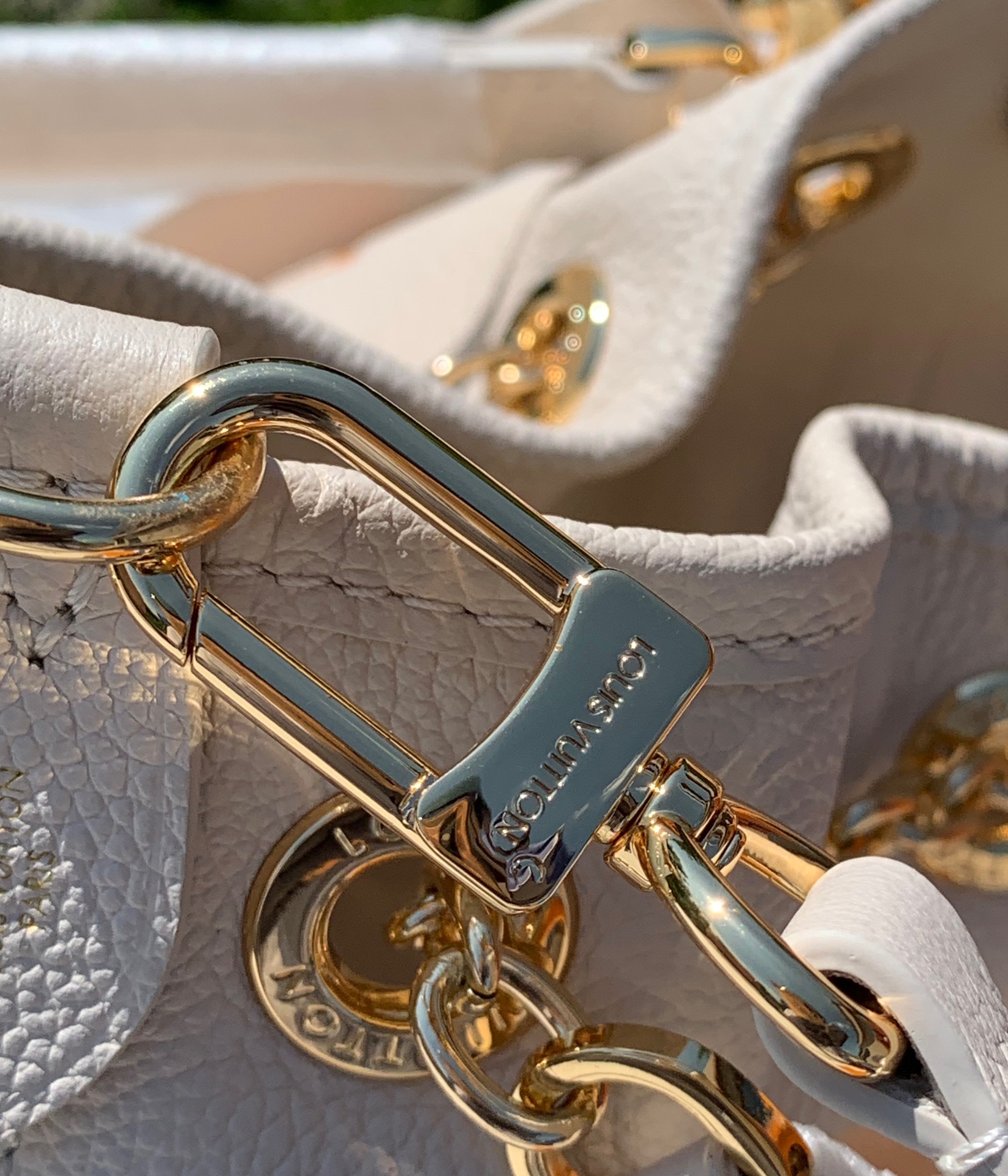 🌼尺寸 28×20×11.5cm渠道订单！LV 全皮链条包水桶包系列，M46545米白丝印，当季新款 S