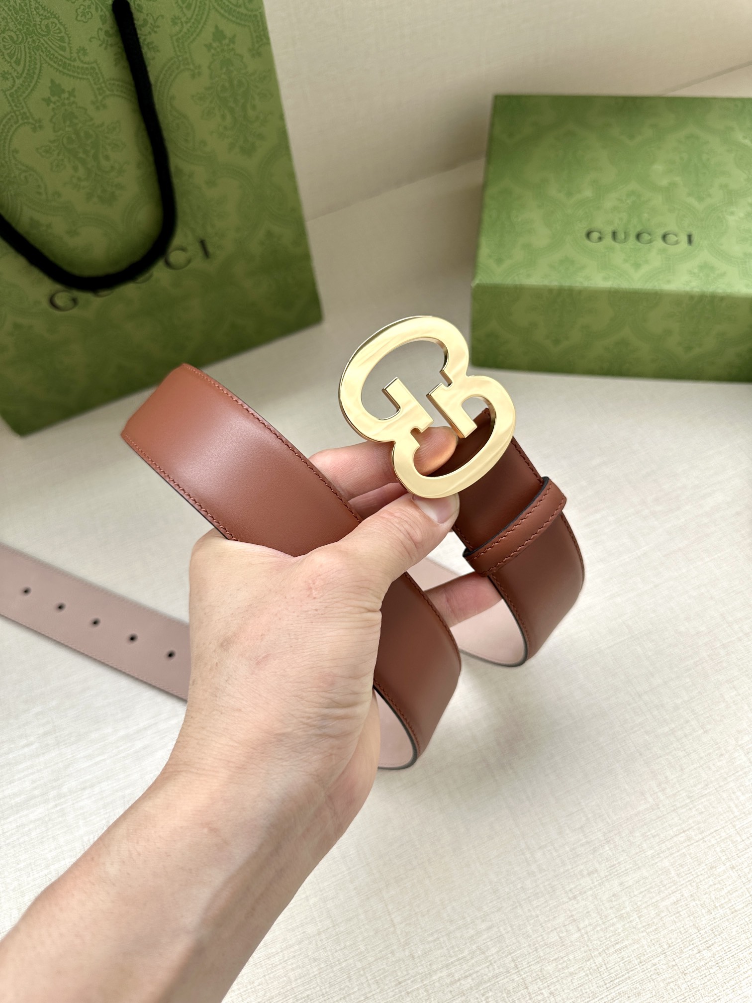 宽度4.0GUCCI历史细节和现代元素是Gucci最新系列的特点历史的花押字硬件致敬品牌的创始人Gucc