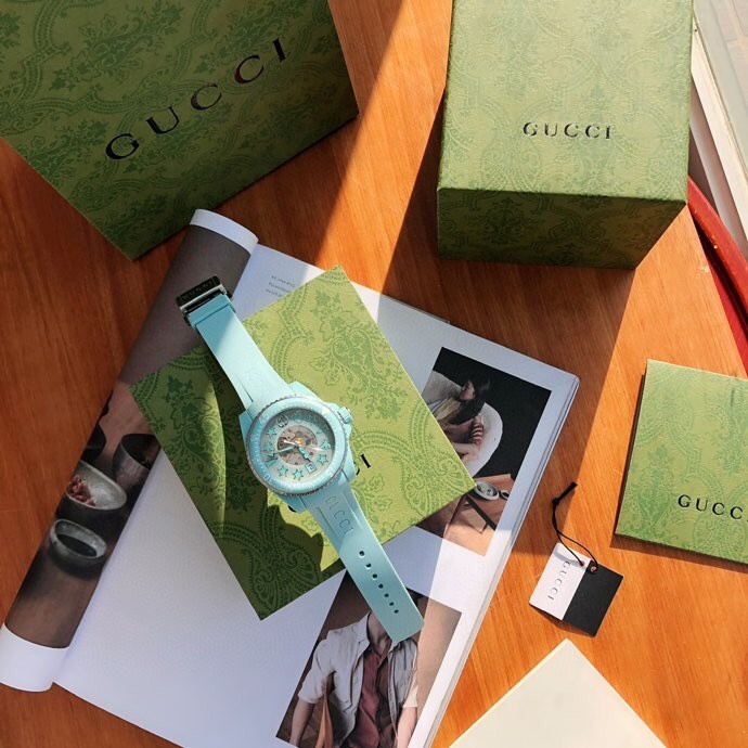 ¡Ha llegado nuevo lote! Se presenta recientemente la serie de relojes Gucci Dive, con relojes de buceo como i…