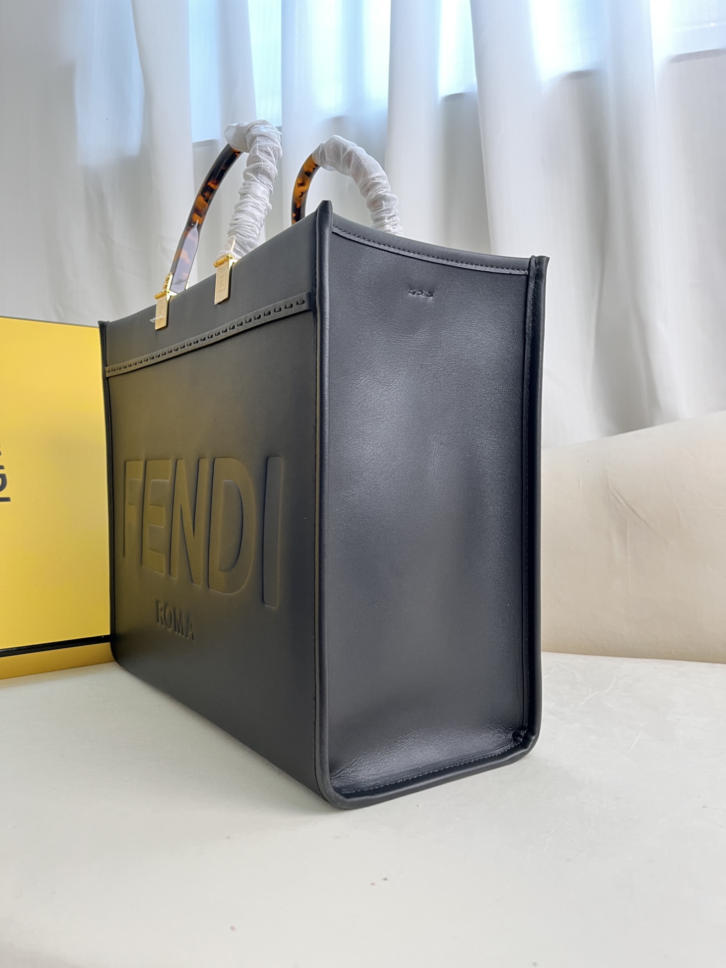 Fendi Sunshine Medium Leather Tote Bag - Black Leather Handbag for Women 3 i1685600677 2009 2