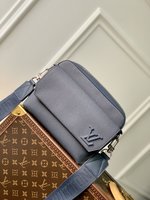 Louis Vuitton Messenger Bags Fashion Designer
 Blue Cowhide M22611