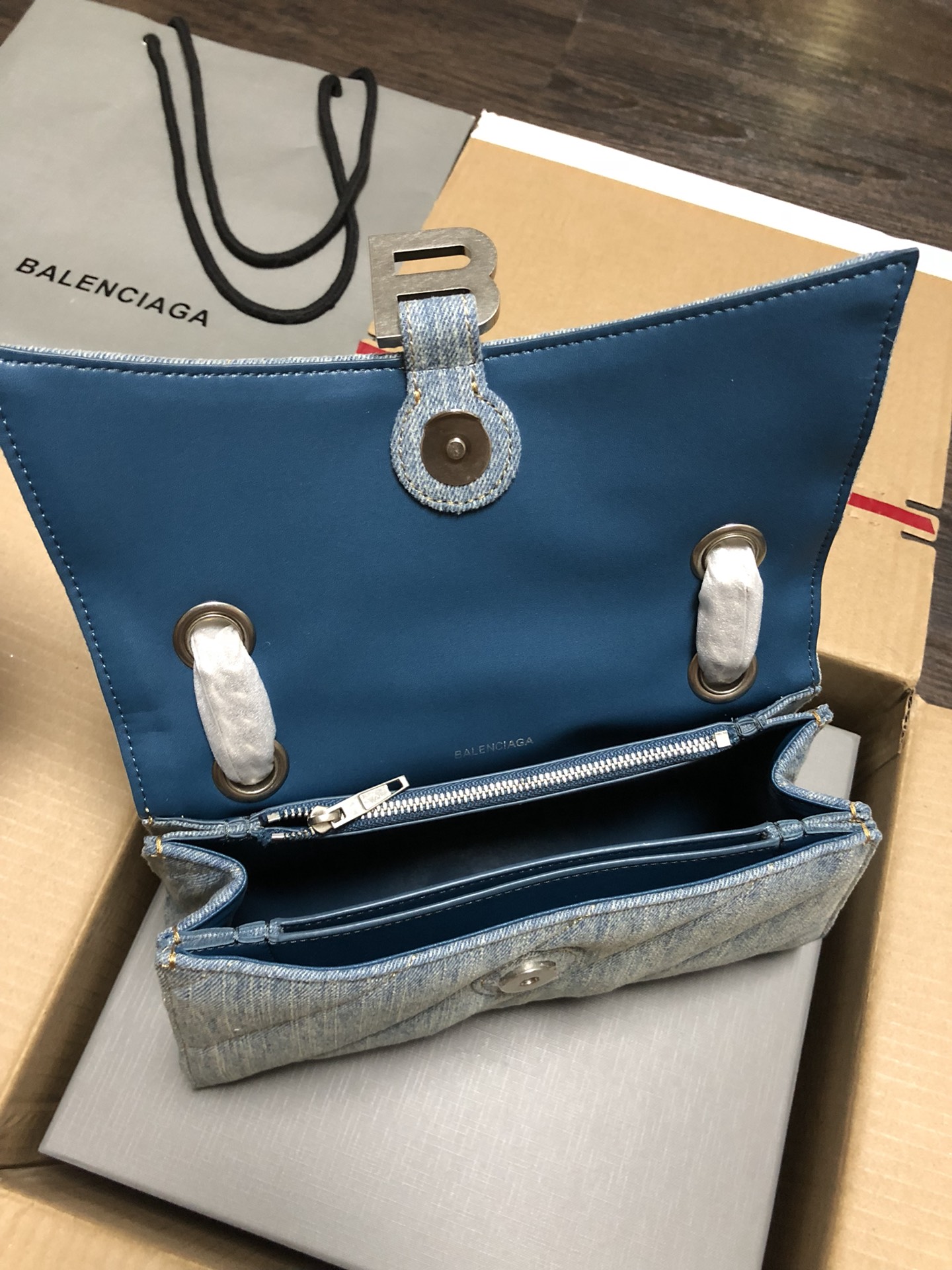 Balenciaga Style Leather Chain Bag style reference detail image 5 from source 776248