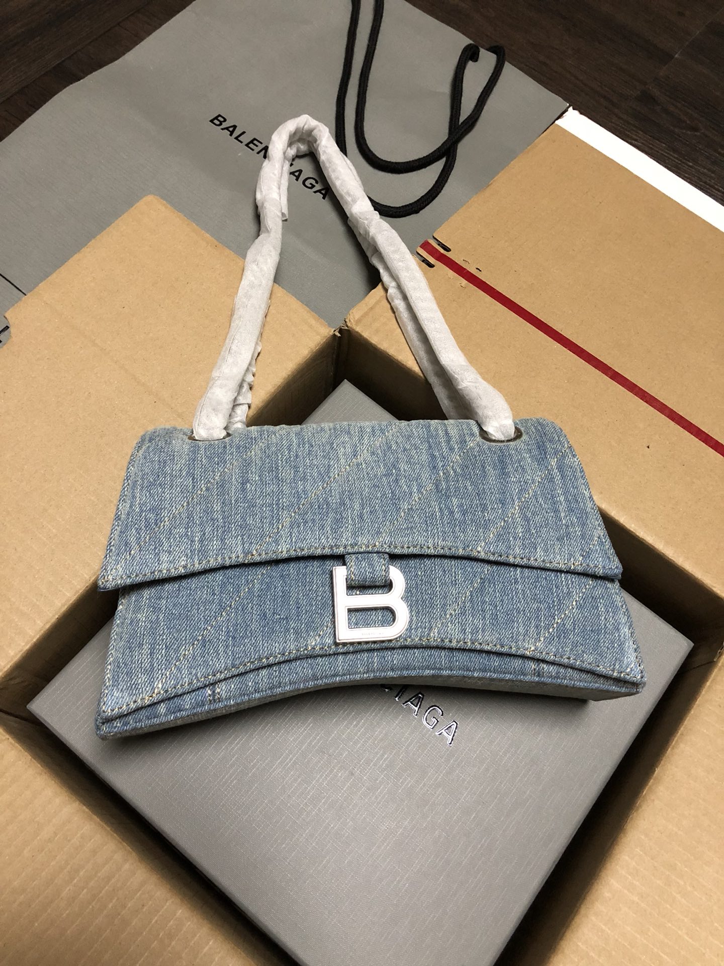 Balenciaga Style Leather Chain Bag style reference detail image 1 from source 776248
