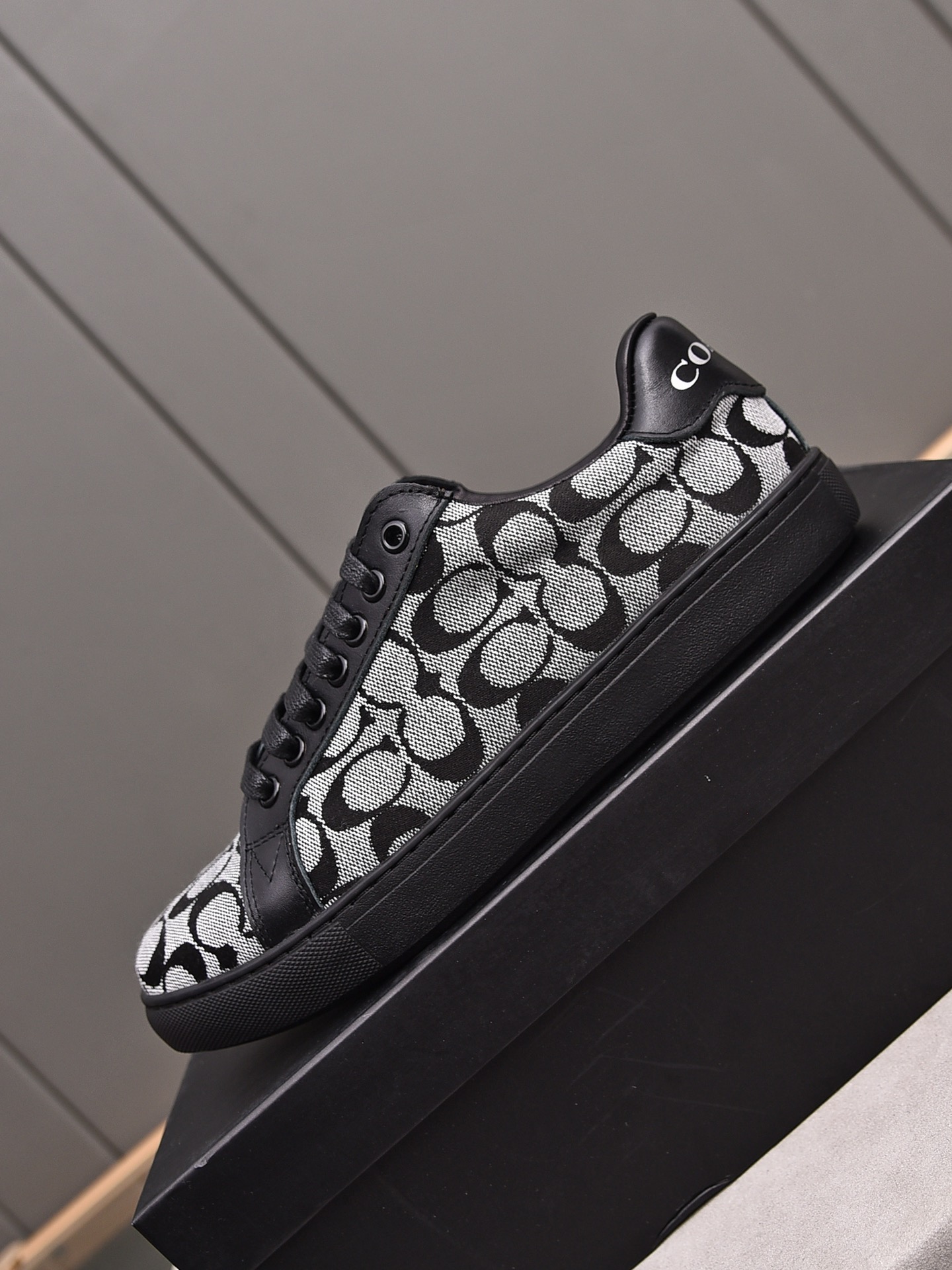 Coach Men's Low-Top Lace-Up Sneakers - Casual, Fashionable, and Versatile 7 i1685634146 4734 5